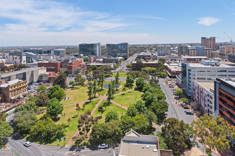 Vision On Morphett Adelaide Central - Holiday Adelaide 3