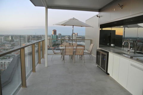 VUE Penthouse On King William - Holiday Adelaide 0