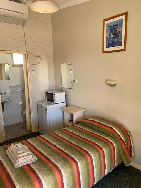 Walgett Motel - Holiday Adelaide 1