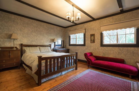 Walhalla Coach House - Holiday Adelaide 1