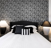 Walk everywhere in the city from a historic home - Holiday Adelaide
