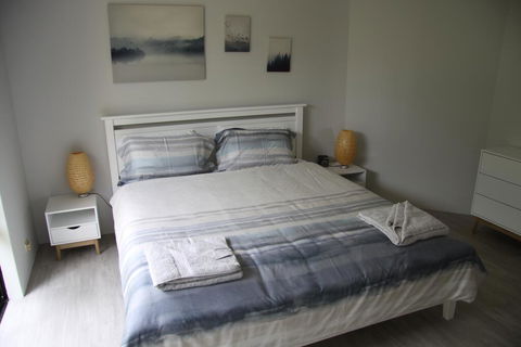 Warnbro Beach Family Accommodation - Holiday Adelaide 0