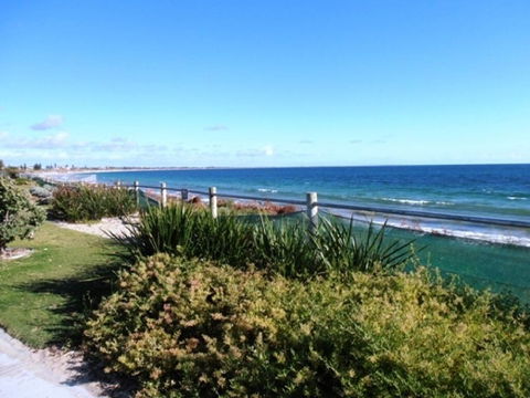 Warnbro Beach Family Accommodation - Holiday Adelaide 3