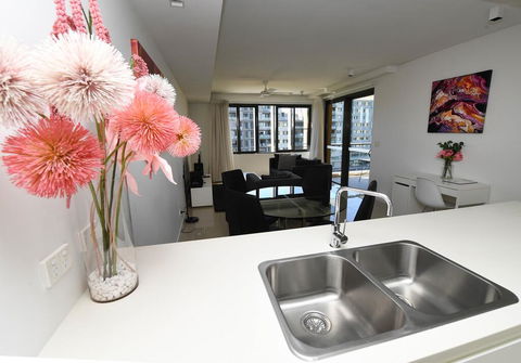 WATERFRONT DARWIN TROPICAL DELIGHT - Holiday Adelaide 0