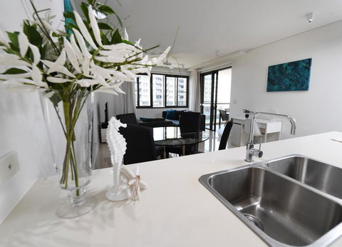 WATERFRONT DARWIN TROPICAL GEM - Holiday Adelaide 0