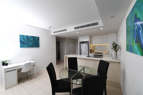 WATERFRONT DARWIN TROPICAL GEM - Holiday Adelaide 1