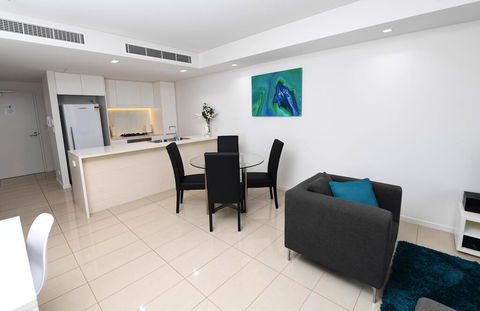WATERFRONT DARWIN TROPICAL GEM - Holiday Adelaide 2
