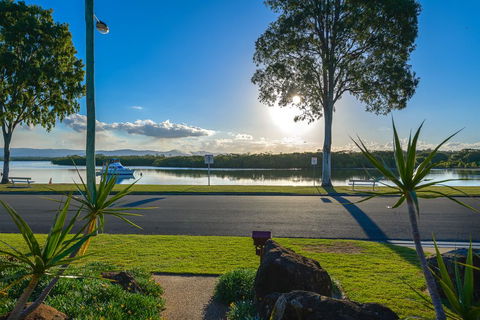 Waterfront Family House - Holiday Adelaide 1