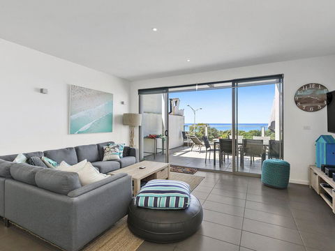 WATERFRONT SEVEN - In The Heart Of Lorne - Holiday Adelaide 0