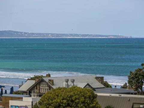 WATERFRONT THREE- In The Heart Of Lorne - Holiday Adelaide 3