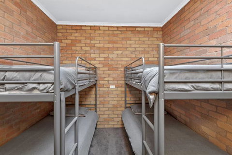 The Perfect Zone- SLEEPS 12 - Holiday Adelaide 11