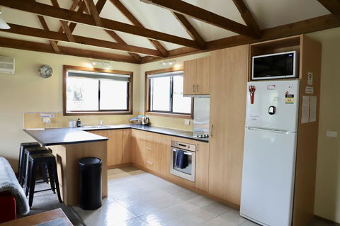 Red Ceder Cottage - Great Ocean Road - Port Campbell - Holiday Adelaide 11