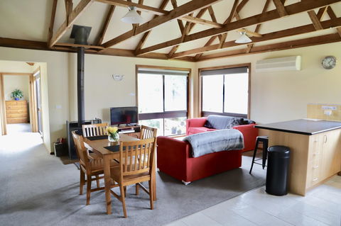 Red Ceder Cottage - Great Ocean Road - Port Campbell - Holiday Adelaide 12