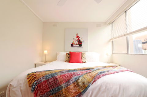 Colour Pop Fitzroy - 3 Bedroom Pet Friendly - Holiday Adelaide 10