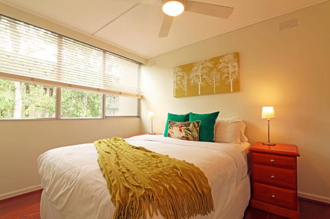 Colour Pop Fitzroy - 3 Bedroom Pet Friendly - Holiday Adelaide 13