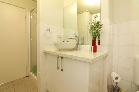 Colour Pop Fitzroy - 3 Bedroom Pet Friendly - Holiday Adelaide 20