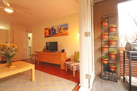 Colour Pop Fitzroy - 3 Bedroom Pet Friendly - Holiday Adelaide 9