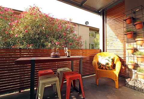 Colour Pop Fitzroy - 3 Bedroom Pet Friendly - Holiday Adelaide 6