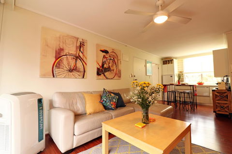 Colour Pop Fitzroy - 3 Bedroom Pet Friendly - Holiday Adelaide 4