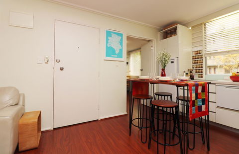 Colour Pop Fitzroy - 3 Bedroom Pet Friendly - Holiday Adelaide 21