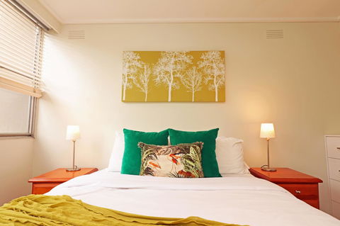 Colour Pop Fitzroy - 3 Bedroom Pet Friendly - Holiday Adelaide 15