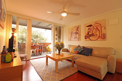 Colour Pop Fitzroy - 3 Bedroom Pet Friendly - Holiday Adelaide 2
