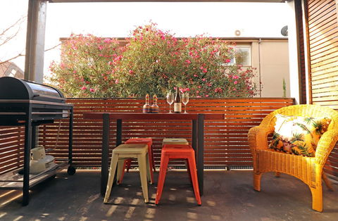 Colour Pop Fitzroy - 3 Bedroom Pet Friendly - Holiday Adelaide 8