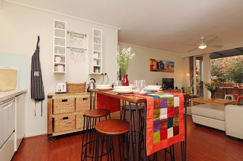 Colour Pop Fitzroy - 3 Bedroom Pet Friendly - Holiday Adelaide 0