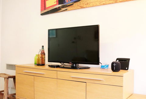 Colour Pop Fitzroy - 3 Bedroom Pet Friendly - Holiday Adelaide 26