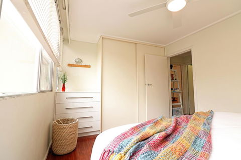 Colour Pop Fitzroy - 3 Bedroom Pet Friendly - Holiday Adelaide 12
