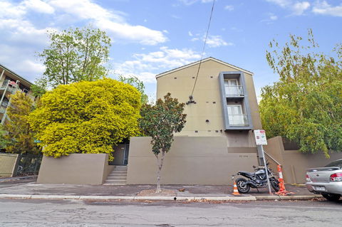 Colour Pop Fitzroy - 3 Bedroom Pet Friendly - Holiday Adelaide 28