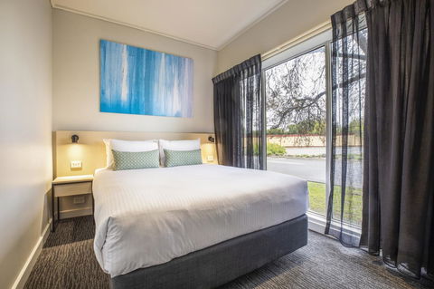 Nightcap At Excelsior Hotel - Holiday Adelaide 1