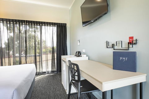 Nightcap At Excelsior Hotel - Holiday Adelaide 10