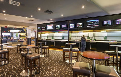 Nightcap At Excelsior Hotel - Holiday Adelaide 29