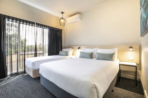 Nightcap At Excelsior Hotel - Holiday Adelaide 0