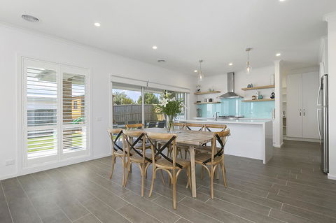 Tidal Changes - Rejuvenate Stays - Holiday Adelaide 1