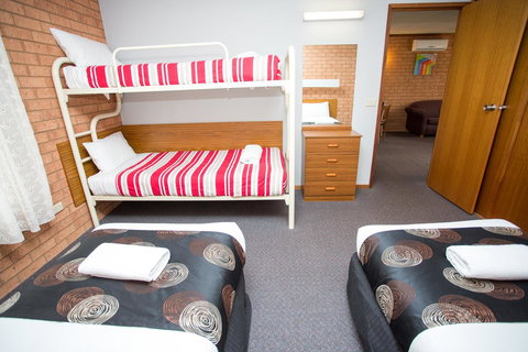 Blue Whale Motor Inn & Apartments - Holiday Adelaide 14