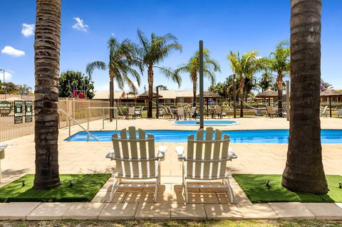 Lakeside Country Club - Holiday Adelaide 3