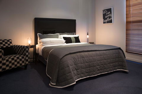 Lake Como Villa - Holiday Adelaide 7