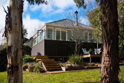 Lake Como Villa - Holiday Adelaide 0