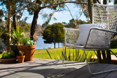 Lake Como Villa - Holiday Adelaide 1