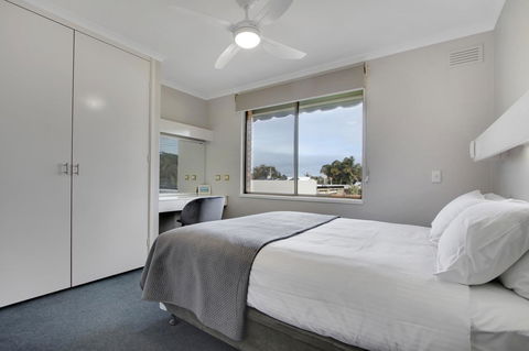 Hybiscus Waterfront Apartments - Holiday Adelaide 14