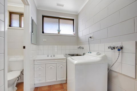 Hybiscus Waterfront Apartments - Holiday Adelaide 20