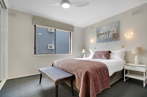 Hybiscus Waterfront Apartments - Holiday Adelaide 13