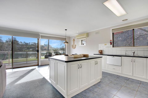Hybiscus Waterfront Apartments - Holiday Adelaide 7