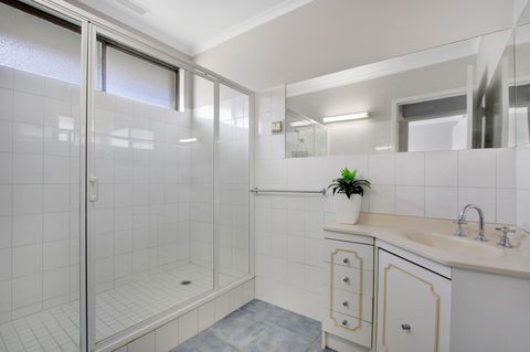 Hybiscus Waterfront Apartments - Holiday Adelaide 10