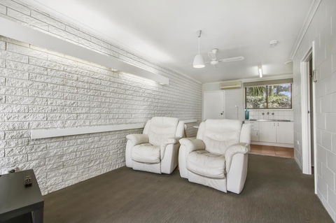 Hybiscus Waterfront Apartments - Holiday Adelaide 28