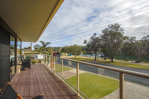 Hybiscus Waterfront Apartments - Holiday Adelaide 3