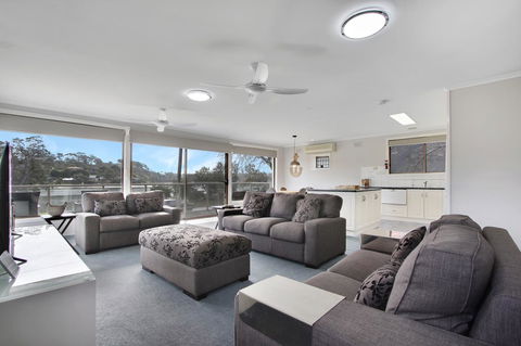 Hybiscus Waterfront Apartments - Holiday Adelaide 6