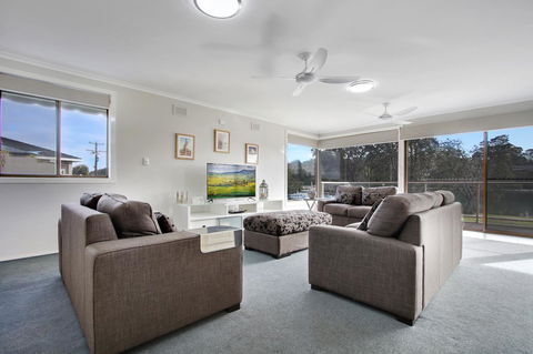 Hybiscus Waterfront Apartments - Holiday Adelaide 8